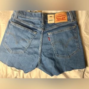 Levi’s Womens High-waisted jean shorts new with tags size 29